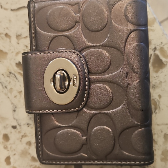 Coach Mettalic Gray Leather Tote And Wallet Set - Picture 15 of 17